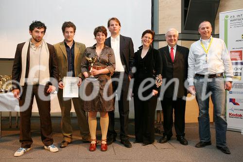 (C) fotodienst/Anna Rauchenberger - Wien, 9.4.2008 - 23.Internationale Wirtschaftsfilmtage: 64 Spitzen-Produktionen des Wirtschaftsfilms aus Österreich, Deutschland, der Schweiz, Liechtenstein und Südtirol im Ringen um den 'Grand Prix Victoria' als bester Wirtschaftsfilm. FOTO: Gen.Dir.Dr. Walter Rothensteiner (RZB, 2.v.r), Staatssekretärin im BMWA Christine Marek (3.v.r.), Simone Schirmer, Jens Junker, Andreas Thoma, Tobias Walker, Philipp Worm