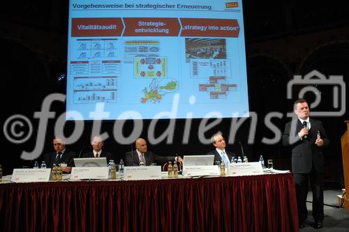 Am 1. April luden BILLA und der führende österreichische Strategie,-und Controllingberater Contrast Management-Consulting zu einem Management-Cercle ins Palais Ferstel ein.
Foto v.li.na re: Univ.-Doz.Dr.Werner H.Hoffmann (Vorsitzender der Geschäftsführung, Contrast Management-Consulting); Mag.Josef Siess (Vorstandsdirektor, BILLA AG); Mag. Volker Hornsteiner (Vorstandssprecher, BILLA AG); Mag.Thomas Plötzeneder  (Gehrer-Plötzeneder Managing Partner DDWS - Corporate Advisors); Mag.Martin Unger (Leiter Strategieberatung, Geschäftsführender Partner, Contrast Management Consulting)
©fotodienst/Nadine Bargad