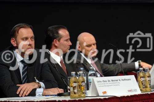 Am 1. April luden BILLA und der führende österreichische Strategie,-und Controllingberater Contrast Management-Consulting zu einem Management-Cercle ins Palais Ferstel ein.
Foto v.li.na re: Univ.-Doz.Dr.Werner H.Hoffmann (Vorsitzender der Geschäftsführung, Contrast Management-Consulting); Mag.Josef Siess (Vorstandsdirektor, BILLA AG); Mag. Volker Hornsteiner (Vorstandssprecher, BILLA AG)
©fotodienst/Nadine Bargad