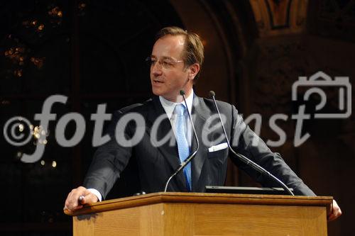 Am 1. April luden BILLA und der führende österreichische Strategie,-und Controllingberater Contrast Management-Consulting zu einem Management-Cercle ins Palais Ferstel ein.
Mag.Thomas Plötzeneder  (Gehrer-Plötzeneder Managing Partner DDWS - Corporate Advisors)
©fotodienst/Nadine Bargad