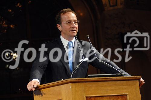 Am 1. April luden BILLA und der führende österreichische Strategie,-und Controllingberater Contrast Management-Consulting zu einem Management-Cercle ins Palais Ferstel ein.
Mag.Thomas Plötzeneder (Gehrer-Plötzeneder Managing Partner DDWS - Corporate Advisors)
©fotodienst/Nadine Bargad