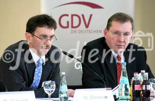 Dr. Maximilian Zimmerer (Vorsitzender des GDV-Hauptausschusses Lebensversicherung und Pensionsfonds); Dr. Robert Pohlhausen (Vorsitzender des GDV-Hauptausschusses Schaden- und Unverallversicherung). (C)Fotodienst/Markus Mirschel