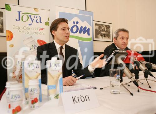 (C) fotodienst/Anna Rauchenberger - Wien 19.03.2008  - NÖM übernimmt Milchgeschäft von Mona, Mona steigt auf die rein pflanzliche Produktion von Sojaprodukten um. FOTO v.l.: Matthias Krön (Geschäftsführer, Mona Gruppe), Mag. Alfred Berger (Vorstandssprecher, NÖM AG)