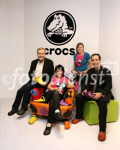 (C) fotodienst/Anna Rauchenberger - Wien 14.03.2008  - CROCS eröffnet eine neue Filiale in der Shopping City Süd in Vösendorf. FOTO: Crocs Österreich Geschäftsführer Ernst Widmann mit Familie.