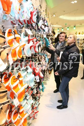 (C) fotodienst/Anna Rauchenberger - Wien 14.03.2008  - CROCS eröffnet eine neue Filiale in der Shopping City Süd in Vösendorf. 