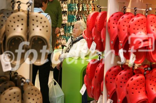 (C) fotodienst/Anna Rauchenberger - Wien 14.03.2008  - CROCS eröffnet eine neue Filiale in der Shopping City Süd in Vösendorf. 