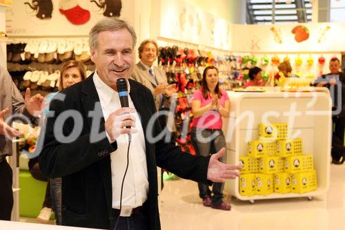 (C) fotodienst/Anna Rauchenberger - Wien 14.03.2008  - CROCS eröffnet eine neue Filiale in der Shopping City Süd in Vösendorf. FOTO: Crocs Österreich Geschäftsführer Ernst Widmann