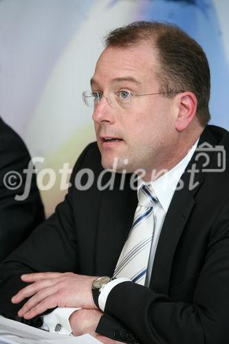 (C) fotodienst/Anna Rauchenberger - Wien 13.03.2008  - Der Thiel Logistik Konzern konnte das Geschäftsjahr 2007 erfolgreich abschließen. Neu ist die gemeinsame Marke: Aus Thil Logistik wird Logwin. FOTO: Helmut Kaspers (COO Air + Ocean, Thiel Logistik AG).