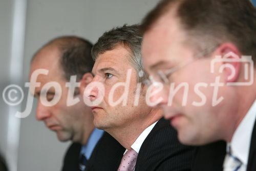 (C) fotodienst/Anna Rauchenberger - Wien 13.03.2008  - Der Thiel Logistik Konzern konnte das Geschäftsjahr 2007 erfolgreich abschließen. Neu ist die gemeinsame Marke: Aus Thil Logistik wird Logwin. FOTO v.l.: Detlef Kükenshöner (COO Road + Rail, Thiel Logistik AG), Klaus Hrazdira (COO Solutions, Thiel Logistik AG), Helmut Kaspers (COO Air + Ocean, Thiel Logistik AG).