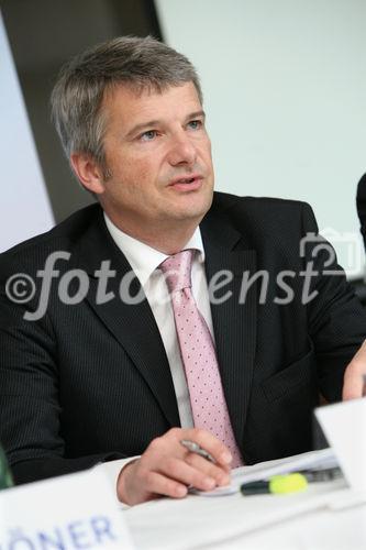 (C) fotodienst/Anna Rauchenberger - Wien 13.03.2008  - Der Thiel Logistik Konzern konnte das Geschäftsjahr 2007 erfolgreich abschließen. Neu ist die gemeinsame Marke: Aus Thil Logistik wird Logwin. FOTO: Klaus Hrazdira (COO Solutions, Thiel Logistik AG)