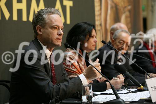 (C) fotodienst/Anna Rauchenberger - Wien 07.03.2008  - Weltpremiere für die Ausstellung 'Tutanchamun und die Welt der Pharaonen' im Museum für Völkerkunde. FOTO v.l.: Terry Garcia (Executive Vice President, National Geographic Society), Dr. Wafaa El-Saddik (Direktorin des Ägyptischen Museums in Kairo), Dr. Ali Radwan (Professor für Ägyptologie, Universität Kairo, Mitglied der Ägyptischen Altertürmerverwaltung)