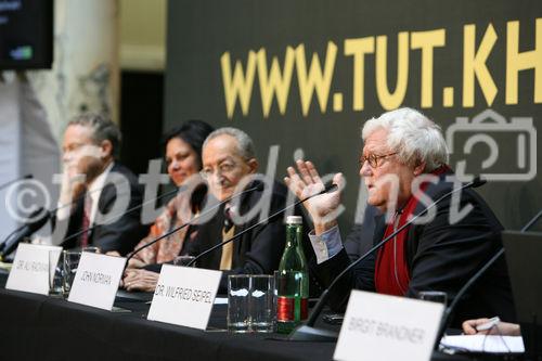 (C) fotodienst/Anna Rauchenberger - Wien 07.03.2008  - Weltpremiere für die Ausstellung 'Tutanchamun und die Welt der Pharaonen' im Museum für Völkerkunde. FOTO v.l.: Terry Garcia (Executive Vice President, National Geographic Society), Dr. Wafaa El-Saddik (Direktorin des Ägyptischen Museums in Kairo), Dr. Ali Radwan (Professor für Ägyptologie, Universität Kairo, Mitglied der Ägyptischen Altertürmerverwaltung), Dr. Wilfied Seipel (Generaldirektor des Kunsthistorischen Museums mit Museum für Völkerunde und Österreichischem Theatermuseum (KHM), Pressesprecherin.