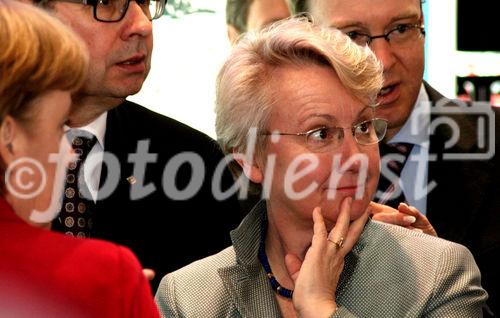 Der Besuch am diesjährigen Capgemini-Stand:
Bundeskanzlerin Angela Merkel (CDU); Annette Schavan (Bundesministerin für Bildung und Forschung, CDU). (C)Fotodienst/Markus Mirschel