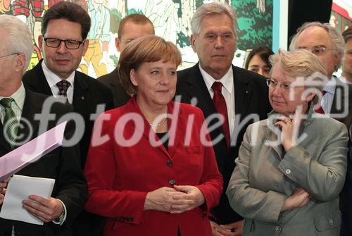 Der Besuch am diesjährigen Capgemini-Stand: Antonio Schnieder (Group Executive Board Member, Capgemini); Bundeskanzlerin Angela Merkel (CDU); Michael Glos (Bundesminister für Wirtschaft und Technologie, CSU); Annette Schavan (Bundesministerin für Bildung und Forschung, CDU). (C)Fotodienst/Markus Mirsche