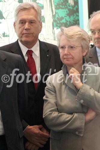 Der Besuch am diesjährigen Capgemini-Stand:
Michael Glos (Bundesminister für Wirtschaft und Technologie, CSU); Annette Schavan (Bundesministerin für Bildung und Forschung, CDU). (C)Fotodienst/Markus Mirschel