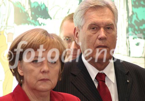 Der Besuch am diesjährigen Capgemini-Stand:
Bundeskanzlerin Angela Merkel (CDU); Michael Glos (Bundesminister für Wirtschaft und Technologie, CSU). (C)Fotodienst/Markus Mirschel