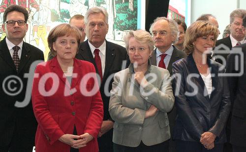 Der Besuch am diesjährigen Capgemini-Stand:
Antonio Schnieder (Group Executive Board Member, Capgemini); Bundeskanzlerin Angela Merkel (CDU); Michael Glos (Bundesminister für Wirtschaft und Technologie, CSU); Annette Schavan (Bundesministerin für Bildung und Forschung, CDU); Dagmar Wöhrl (Parlamentarische Staatssekretärin im Bundeswirtschaftsministerium). (C)Fotodienst/Markus Mirschel