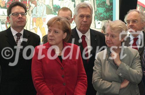 Der Besuch am diesjährigen Capgemini-Stand:
Antonio Schnieder (Group Executive Board Member, Capgemini); Bundeskanzlerin Angela Merkel (CDU); Michael Glos (Bundesminister für Wirtschaft und Technologie, CSU); Annette Schavan (Bundesministerin für Bildung und Forschung, CDU). (C)Fotodienst/Markus Mirschel