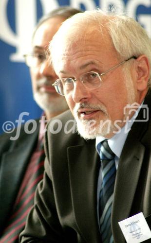 Prof. Eckehard Schöll (Tagungsleiter, Technische Universität Berlin, Institut für Theoretische Physik); Prof. Eberhard Umbach (DPG-Präsident, Vorstandsvorsitzender Forschungszentrum Karlsruhe). (C)Fotodienst/Markus Mirschel