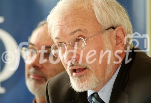 Prof. Eckehard Schöll (Tagungsleiter, Technische Universität Berlin, Institut für Theoretische Physik); Prof. Eberhard Umbach (DPG-Präsident, Vorstandsvorsitzender Forschungszentrum Karlsruhe). (C)Fotodienst/Markus Mirschel