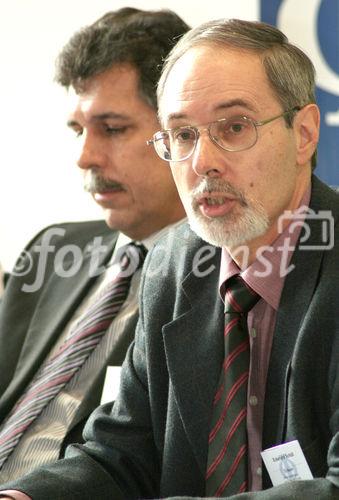 Prof. Rolf Haug (Sprecher DPG-Arbeitskreis Festkörperphysik, Universität Hannover, Institut für Festkörperphysik); Prof. Eckehard Schöll (Tagungsleiter, Technische Universität Berlin, Institut für Theoretische Physik). (C)Fotodienst/Markus Mirschel