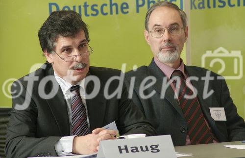 Prof. Rolf Haug (Sprecher DPG-Arbeitskreis Festkörperphysik, Universität Hannover, Institut für Festkörperphysik); Prof. Eckehard Schöll (Tagungsleiter, Technische Universität Berlin, Institut für Theoretische Physik). (C)Fotodienst/Markus Mirschel