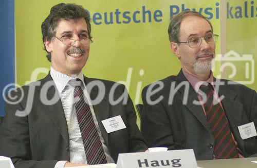 Prof. Rolf Haug (Sprecher DPG-Arbeitskreis Festkörperphysik, Universität Hannover, Institut für Festkörperphysik); Prof. Eckehard Schöll (Tagungsleiter, Technische Universität Berlin, Institut für Theoretische Physik). (C)Fotodienst/Markus Mirschel