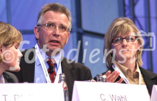 Carola Wahl (Leiterin Vertrieb und Kundenbindung, Deutsche Telekom Kundenservice GmbH); Michael Martin (Geschäftsführer Kluth Telemarketing GmbH); Claudia Kalenberg (Geschäftsführerin Freiwillige Selbstkontrolle). (C)Fotodienst/Markus Mirschel