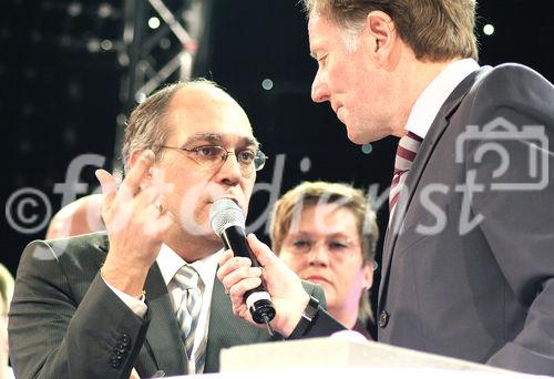 Preisträger Dinis Mendes (Customer Call Center-Manager, Schindler Aufzüge, Schweiz); Wolf-Dieter Poschmann (Moderator). (C)Fotodienst/Markus Mirschel