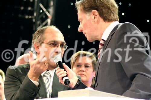 Preisträger Dinis Mendes (Customer Call Center-Manager, Schindler Aufzüge, Schweiz); Wolf-Dieter Poschmann (Moderator). (C)Fotodienst/Markus Mirschel