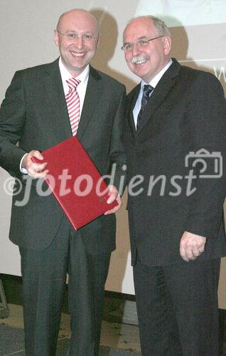 Prof. Dr. Stefan W. Hell (Biophysik, Max-Planck-Institut für biophysikalische Chemie, Göttingen); Prof. Dr.-Ing. Matthias Kleiner (Präsident der Deutschen Forschungsgemeinschaft). (C)Fotodienst/Markus Mirschel