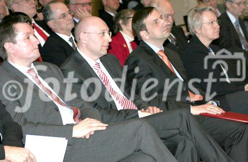 Prof. Dr. Klaus Kern (Physikalische Chemie von Festkörper, Max-Planck-Institut für Festkörperforschung, Stuttgart); Prof. Dr. Stefan W. Hell (Biophysik, Max-Planck-Institut für biophysikalische Chemie, Göttingen); Prof. Dr. Holger Fleischer (Wirtschaftsrecht, Universität Bonn); Dr. Annette Schavan (Bundesministerin für Bildung und Forschung).
(C)Fotodienst/Markus Mirschel