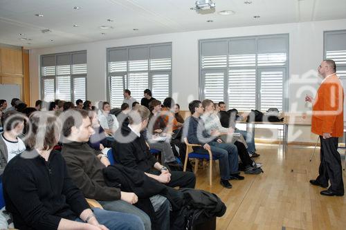 Das Pressetext Seminar - Erfolgsfaktoren für Präsenz in Medien und Öffentlichkeit.
Referent: Alois Gmeiner 
©fotodienst/Nadine Bargad