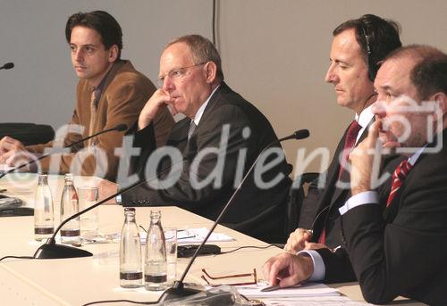 Konzepte der grenzüberschreitenden polizeilichen Zusammenarbeit. FOTO: Wolfgang Schäuble, Innenminister; Franco Frattini, Vizepräsident der Europäischen Kommission. (C) Fotodienst/Markus Mirschel