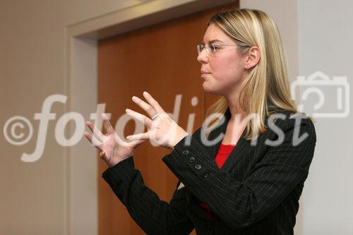 (C) Fotodienst/Anna Rauchenberger - 21.01.2008 - Wien - Das Österreichische Controller-Institut (ÖCI) informiert über Aus- und Weiterbildungsmöglichkeiten beim ÖCI, Beratung des Contrast Management Consultigs und F&E der Wirtschaftsuniversität Wien. FOTO: Mag. Julia Mauritz (Programmmanagerin, ÖCI)