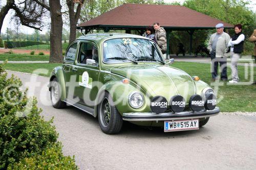 Die Fotos 1-83 zeigen die Ankunft der Teilnehmer beim Golfplatz in Atzgersbrugg, die Fotos 84-102 beim freiwilligen Fahren auf dem Wachau-Ring. Die Fotos 103-11 einen im Fahrerlager stehenden Audi Quattro S1 aus der Zeit der Gruppe-B-Monster