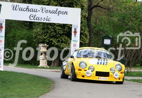 Die Fotos 1-83 zeigen die Ankunft der Teilnehmer beim Golfplatz in Atzgersbrugg, die Fotos 84-102 beim freiwilligen Fahren auf dem Wachau-Ring. Die Fotos 103-11 einen im Fahrerlager stehenden Audi Quattro S1 aus der Zeit der Gruppe-B-Monster