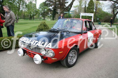 Die Fotos 1-83 zeigen die Ankunft der Teilnehmer beim Golfplatz in Atzgersbrugg, die Fotos 84-102 beim freiwilligen Fahren auf dem Wachau-Ring. Die Fotos 103-11 einen im Fahrerlager stehenden Audi Quattro S1 aus der Zeit der Gruppe-B-Monster