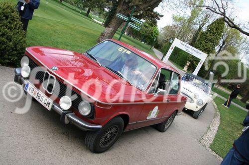 Die Fotos 1-83 zeigen die Ankunft der Teilnehmer beim Golfplatz in Atzgersbrugg, die Fotos 84-102 beim freiwilligen Fahren auf dem Wachau-Ring. Die Fotos 103-11 einen im Fahrerlager stehenden Audi Quattro S1 aus der Zeit der Gruppe-B-Monster