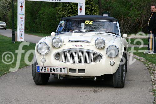 Die Fotos 1-83 zeigen die Ankunft der Teilnehmer beim Golfplatz in Atzgersbrugg, die Fotos 84-102 beim freiwilligen Fahren auf dem Wachau-Ring. Die Fotos 103-11 einen im Fahrerlager stehenden Audi Quattro S1 aus der Zeit der Gruppe-B-Monster