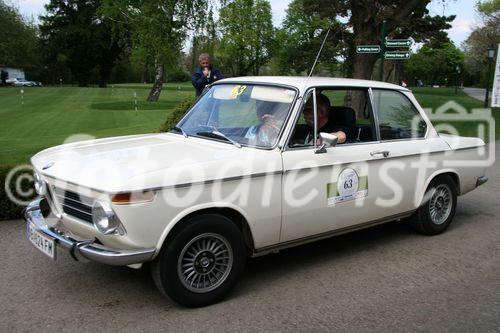 Die Fotos 1-83 zeigen die Ankunft der Teilnehmer beim Golfplatz in Atzgersbrugg, die Fotos 84-102 beim freiwilligen Fahren auf dem Wachau-Ring. Die Fotos 103-11 einen im Fahrerlager stehenden Audi Quattro S1 aus der Zeit der Gruppe-B-Monster