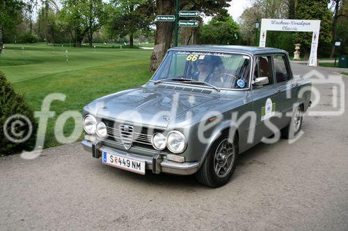 Die Fotos 1-83 zeigen die Ankunft der Teilnehmer beim Golfplatz in Atzgersbrugg, die Fotos 84-102 beim freiwilligen Fahren auf dem Wachau-Ring. Die Fotos 103-11 einen im Fahrerlager stehenden Audi Quattro S1 aus der Zeit der Gruppe-B-Monster