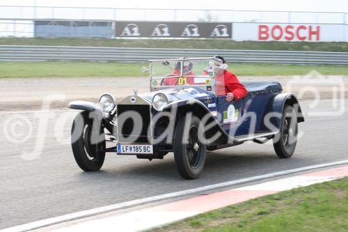 Die Fotos 1-83 zeigen die Ankunft der Teilnehmer beim Golfplatz in Atzgersbrugg, die Fotos 84-102 beim freiwilligen Fahren auf dem Wachau-Ring. Die Fotos 103-11 einen im Fahrerlager stehenden Audi Quattro S1 aus der Zeit der Gruppe-B-Monster