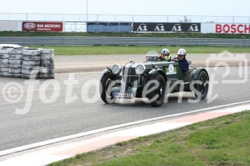 Die Fotos 1-83 zeigen die Ankunft der Teilnehmer beim Golfplatz in Atzgersbrugg, die Fotos 84-102 beim freiwilligen Fahren auf dem Wachau-Ring. Die Fotos 103-11 einen im Fahrerlager stehenden Audi Quattro S1 aus der Zeit der Gruppe-B-Monster