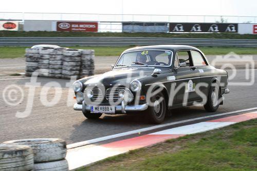 Die Fotos 1-83 zeigen die Ankunft der Teilnehmer beim Golfplatz in Atzgersbrugg, die Fotos 84-102 beim freiwilligen Fahren auf dem Wachau-Ring. Die Fotos 103-11 einen im Fahrerlager stehenden Audi Quattro S1 aus der Zeit der Gruppe-B-Monster