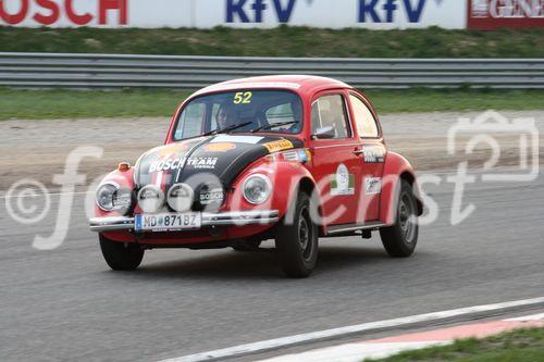 Die Fotos 1-83 zeigen die Ankunft der Teilnehmer beim Golfplatz in Atzgersbrugg, die Fotos 84-102 beim freiwilligen Fahren auf dem Wachau-Ring. Die Fotos 103-11 einen im Fahrerlager stehenden Audi Quattro S1 aus der Zeit der Gruppe-B-Monster