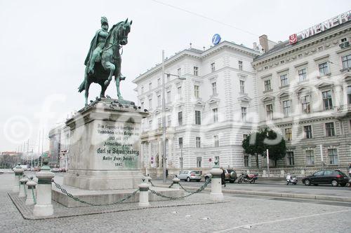 (C) fotodienst/Anna Rauchenberger - Wien 21.12.2006  - Ein Streifzug durch Wien. FOTO: Statue Kaiser Franz Joseph I am Schwarzenbergplatz.