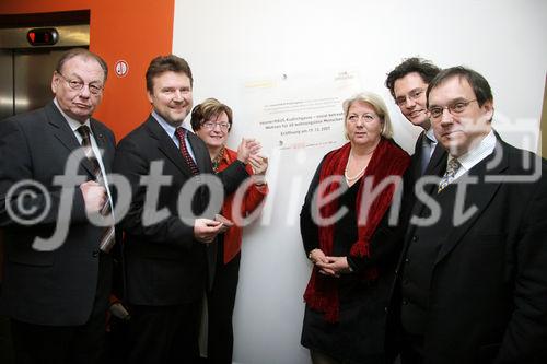 (C) Fotodienst/Anna Rauchenberger - 19.12.2007 - Wien - Der Verein neunerHAUS eröffnet das dritte Wohnhaus für obdachlose Menschen in Wien - Favoriten als Gemeinschaftsprojekt mit der Wohnbauvereinigung für Privatangestellte (WBV-GPA). FOTO v.l.: Walter Zwiauer (Vorstandsvorsitzender der GPA Privatstiftung), Wohnbaustadtrat Dr. Michael Ludwig, Marianne Klicka (Beiratsmitglied des Fonds Soziales Wien), Hermine Mospointer (Bezirksvorsteherin Favoriten), Mag. Markus Reiter (GF des Vereins neunerHAUS), Dr. Josef Schmidinger (Vorstandsvorsitzender der s-Bausparkasse), 