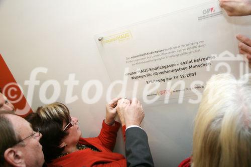 (C) Fotodienst/Anna Rauchenberger - 19.12.2007 - Wien - Der Verein neunerHAUS eröffnet das dritte Wohnhaus für obdachlose Menschen in Wien - Favoriten als Gemeinschaftsprojekt mit der Wohnbauvereinigung für Privatangestellte (WBV-GPA). FOTO: Montage der Bautafel.