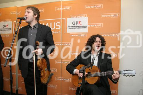 (C) Fotodienst/Anna Rauchenberger - 19.12.2007 - Wien - Der Verein neunerHAUS eröffnet das dritte Wohnhaus für obdachlose Menschen in Wien - Favoriten als Gemeinschaftsprojekt mit der Wohnbauvereinigung für Privatangestellte (WBV-GPA). FOTO: Für musikalische Umrahmung sorgte die Wienerliedband 'Die Strottern'